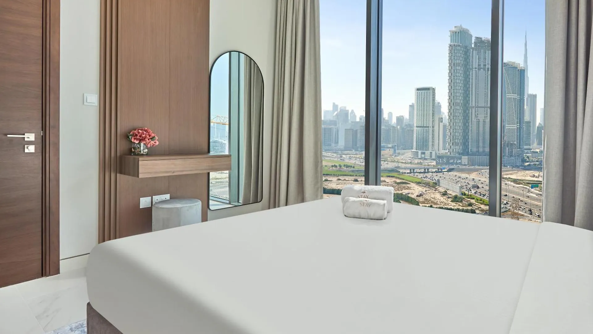 Stay By Latinem Luxury 1Br Holiday Home Cvg 1410 Near Burj Khalifa Dubaj 0*,
